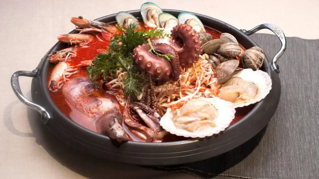 haemultang, sup seafood ala Korea